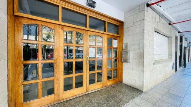 Departamentos, pisos y semipisos en Venta — ENTRE RIOS 2100