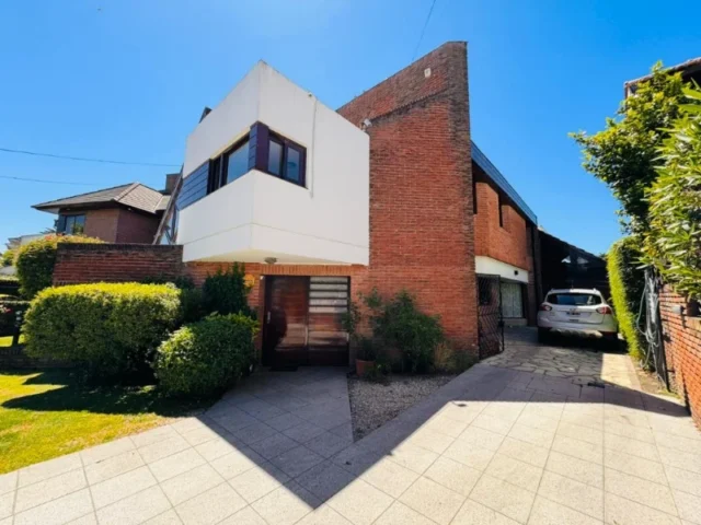 Casas, chalets en Venta — MARIANI 5400