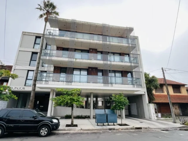 Cocheras y garages en Venta — FRENCH 3800