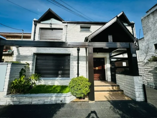 Casas, chalets en Alquiler — AV PASO 3132