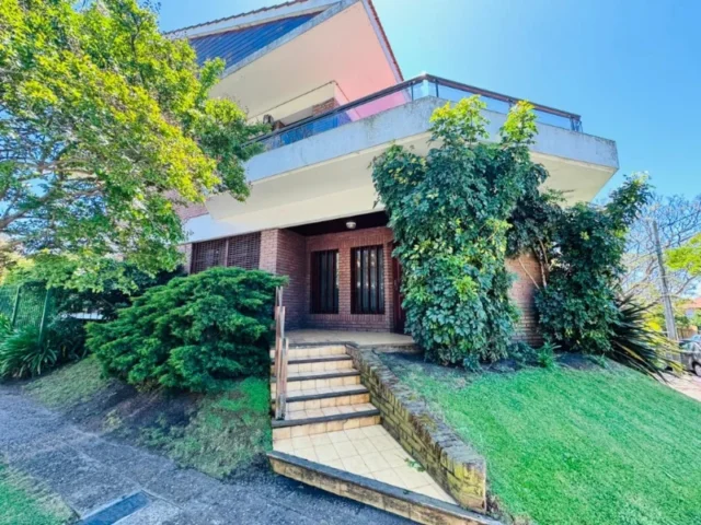 Casas, chalets en Venta — MATHEU 1400