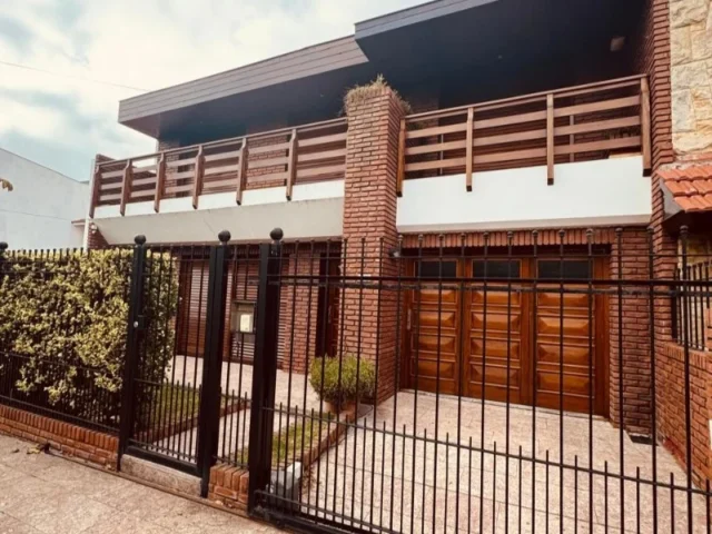 Casas, chalets en Venta — ACHA 1600
