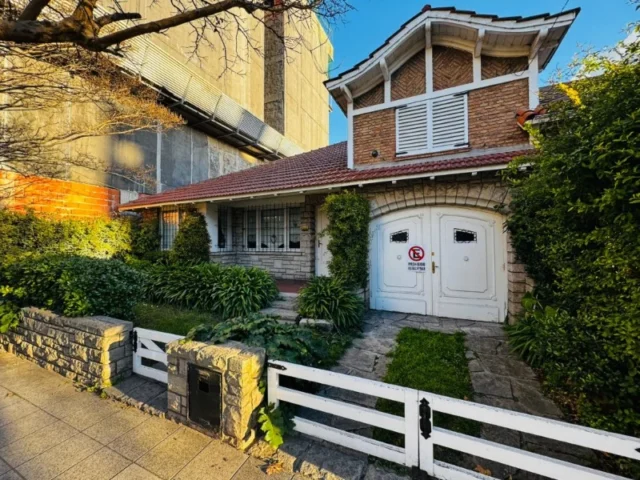 Casas, chalets en Venta — SAN LORENZO 1600