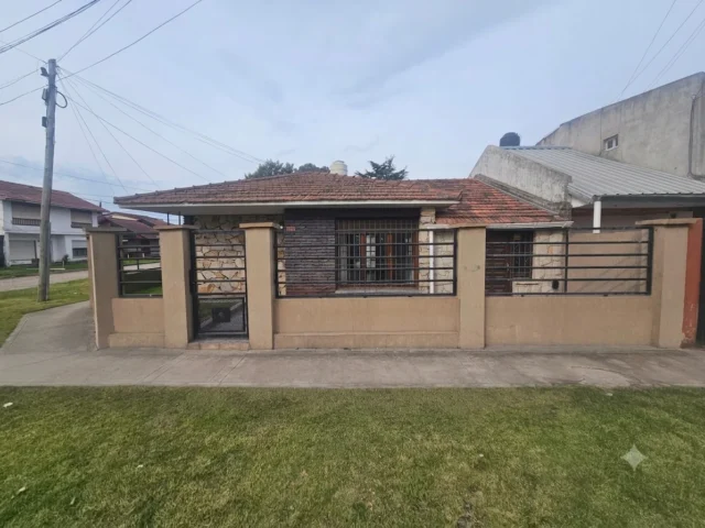 Casas, chalets en Alquiler — AV DELLA PAOLERA 1100