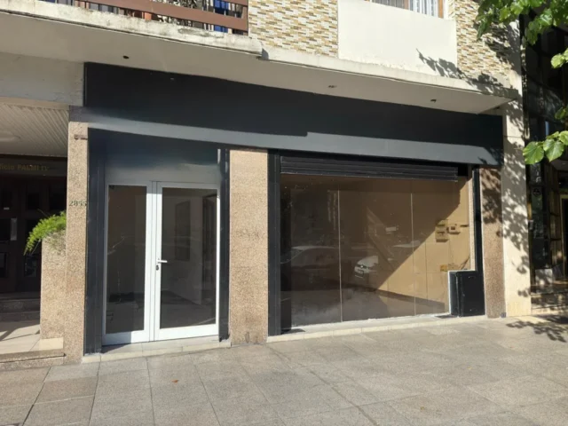 Locales en Alquiler — AV COLON 2800