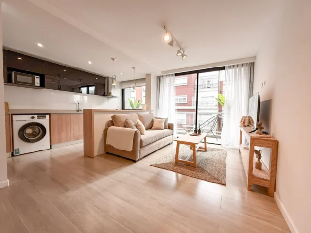 Departamentos, pisos y semipisos en Venta — MORENO 2100