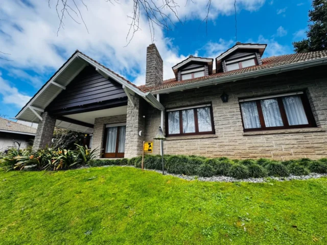 Casas, chalets en Venta — MATHEU 1600