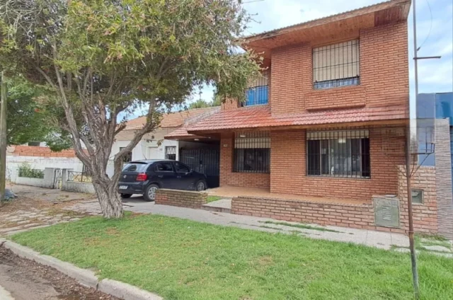 Casas, chalets en Venta — Santa Maria de Oro 3800