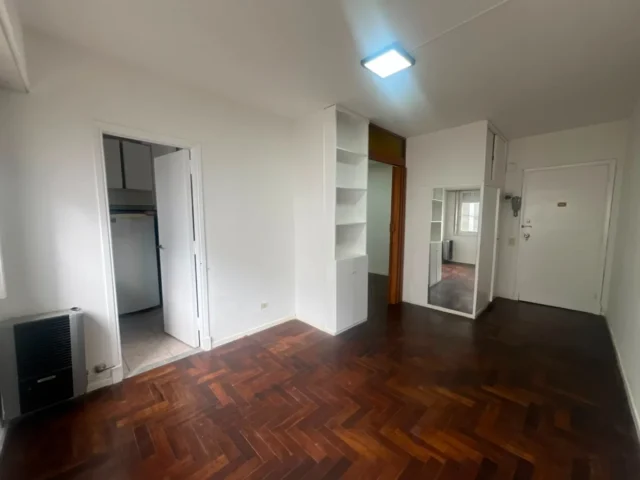 Departamentos, pisos y semipisos en Alquiler — Corrientes 2100