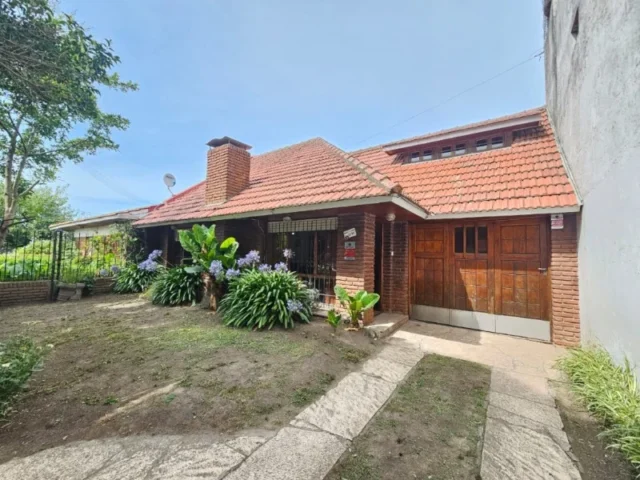 Casas, chalets en Venta — Benito Lynch 1500