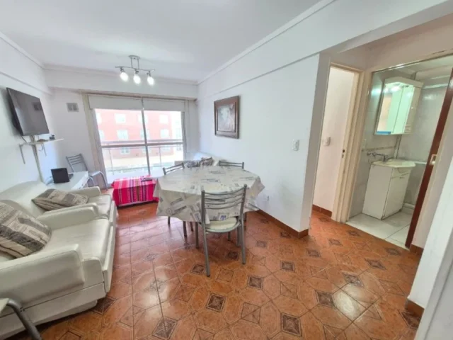 Departamentos, pisos y semipisos en Venta — Av. Colon 1600