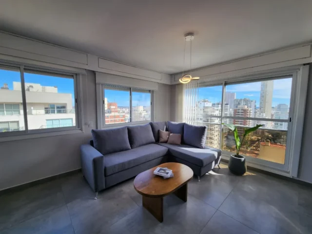 Departamentos, pisos y semipisos en Venta — Bolívar 1000