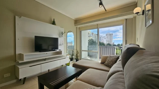 Departamentos, pisos y semipisos en Venta — Av. Colón 2000