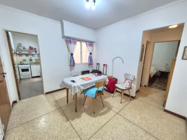 Departamentos, pisos y semipisos en Venta — Entre Ríos 1800
