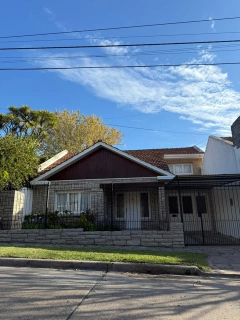 Casas, chalets en Venta — Castelli 600