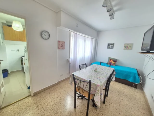 Departamentos, pisos y semipisos en Alquiler — Alsina 2400