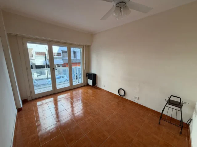 Departamentos, pisos y semipisos en Venta — Tucumán 2400