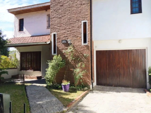 Casas, chalets en Venta — Benito Linch 2400