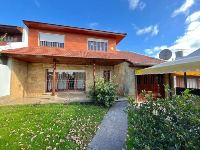 Casas, chalets en Venta — Puan y Einstein