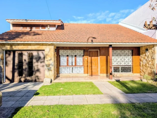 Casas, chalets en Alquiler — Cervantes Saavedra y Napoles