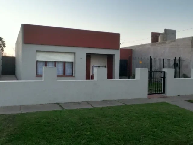 Casas, chalets en Venta — C. 6 820