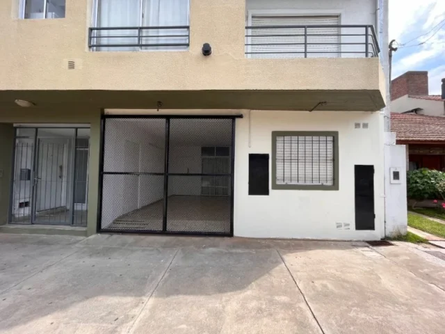 Departamentos, pisos y semipisos en Venta — C. 24 984