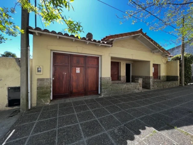 Casas, chalets en Venta — C. 19 939