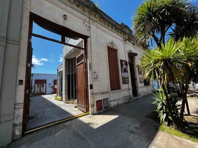 Casas, chalets en Venta — C. 13 561
