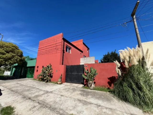 Casas, chalets en Venta — C. 33 818