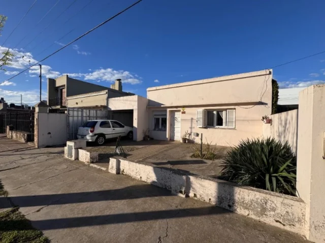 Casas, chalets en Venta — C. 17 218