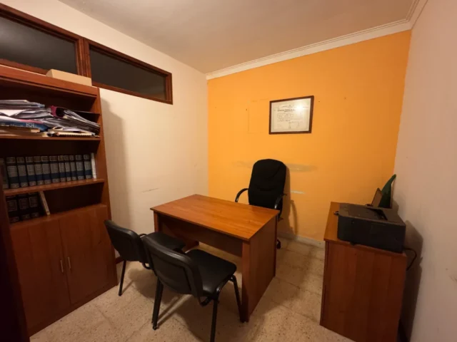 Oficinas en Alquiler — C. 24 628