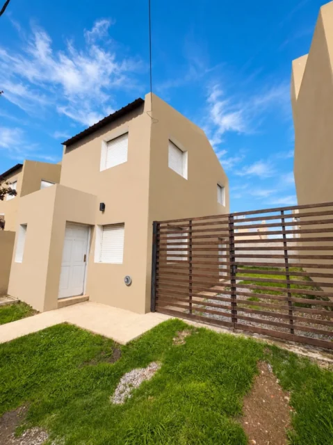Casas, chalets en Alquiler — Perón 844