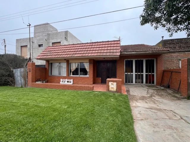 Casas, chalets en Venta — C. 21 228