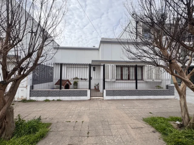 Casas, chalets en Venta — C. 13 685