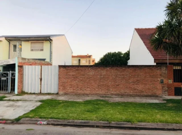 Lotes y terrenos en Venta — Pasteur 2300