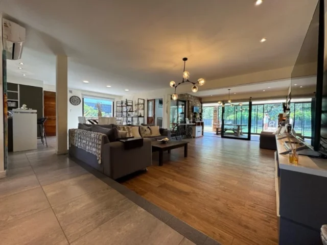 Casas, chalets en Venta — Barrio ARENAS