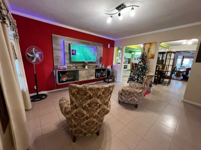 Casas, chalets en Venta — Juan A. Peña 6567