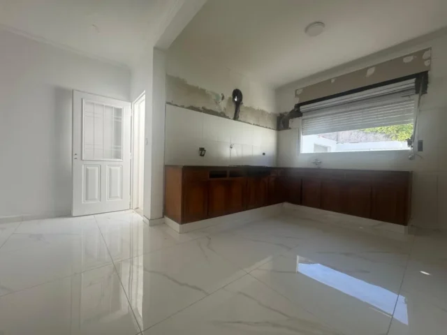 Casas, chalets en Venta — Ayolas 4585