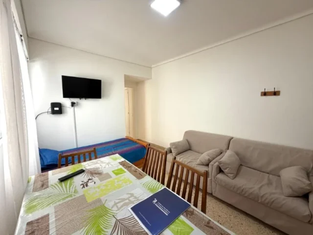 Departamentos, pisos y semipisos en Alquiler para Estudiantes — Av. Colon 2500