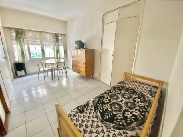 Departamentos, pisos y semipisos en Alquiler — Corrientes 2220