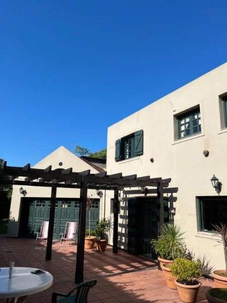 Casas, chalets en Venta — Belisario Roldan 1858
