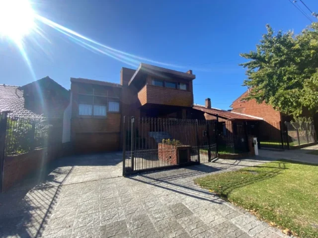 Casas, chalets en Venta — Florisbelo Acosta 4737