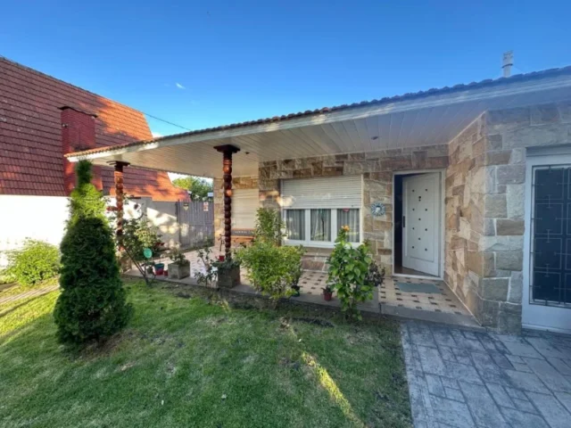 Casas, chalets en Venta — roldan 848
