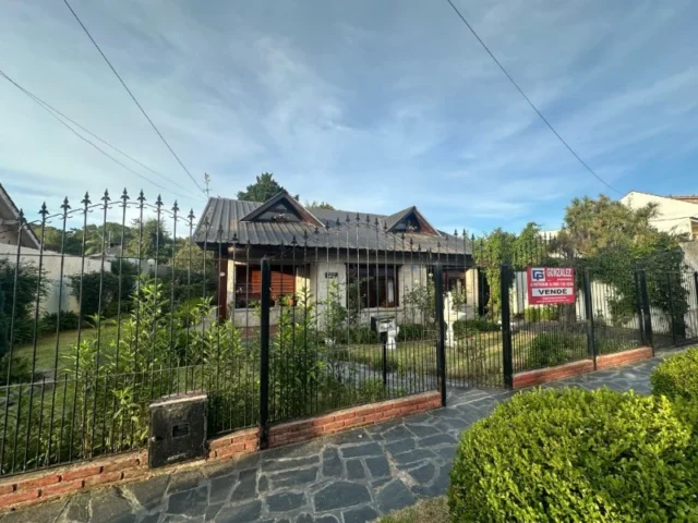 Casas, chalets en Venta — estrada 5900