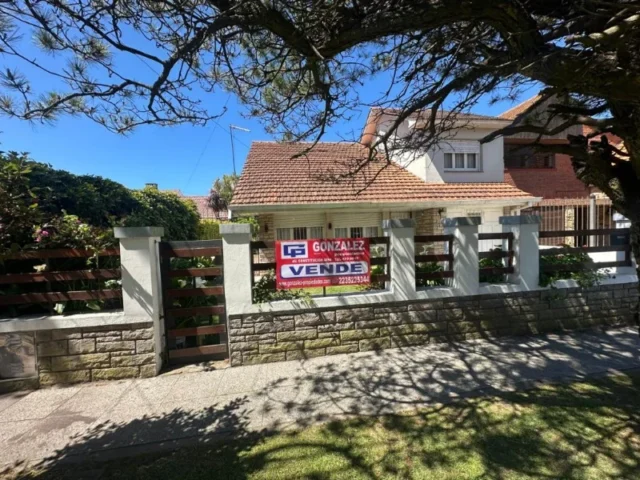 Casas, chalets en Venta — Pasteur 1138