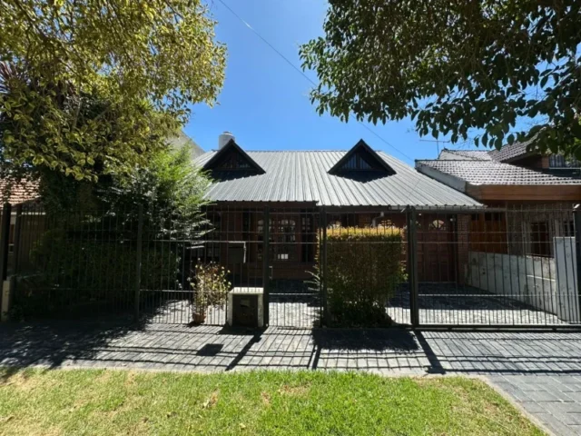 Casas, chalets en Venta — Florisbelo Acosta 5145
