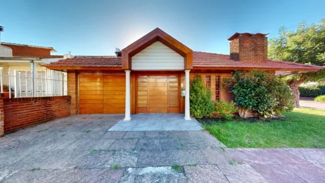 Casas, chalets en Venta — Manuela Pedraza 891