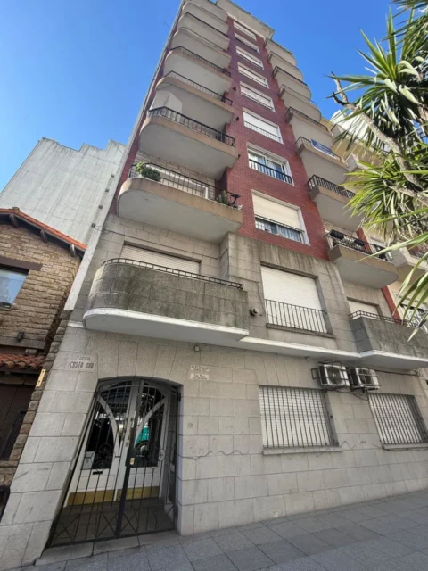 Departamentos, pisos y semipisos en Venta — Av. Colon 1581 Piso 2