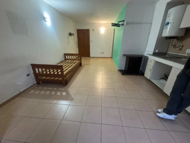 Departamentos, pisos y semipisos en Venta — Entre rios 2550