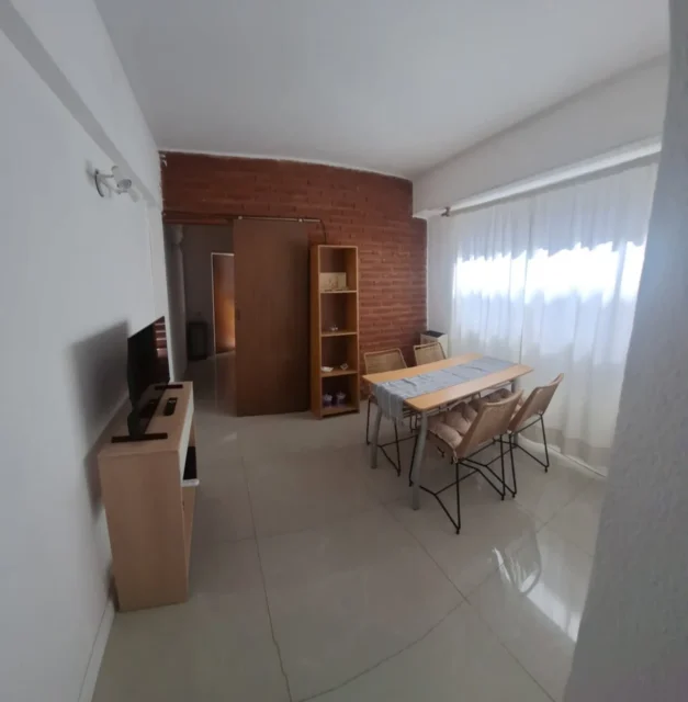 Departamentos, pisos y semipisos en Alquiler por Día — Moreno 2442